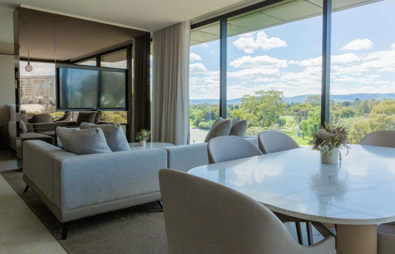 Oval Hotel At Adelaide Oval Экстерьер фото The interior of a typical apartment at the One Riverfront development