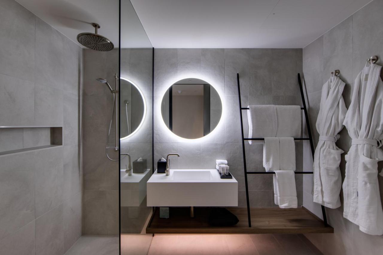 Oval Hotel At Adelaide Oval Экстерьер фото Bathroom