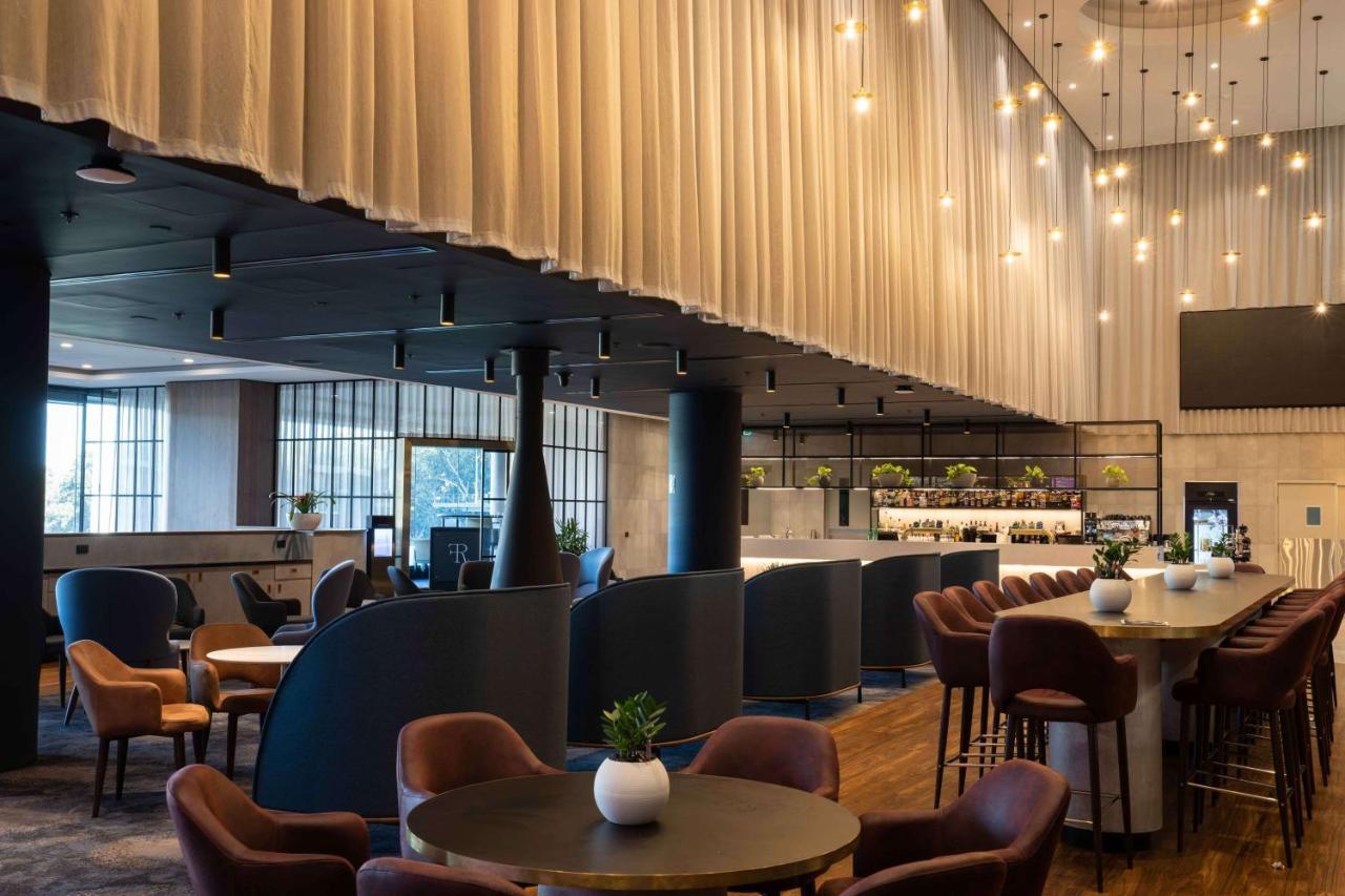 Oval Hotel At Adelaide Oval Экстерьер фото The lounge at the airport